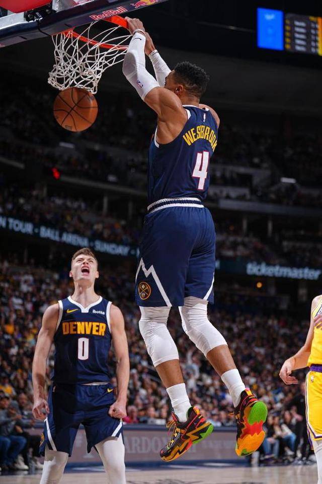 鹈鹕绝杀时刻，威少点燃赛场，复出首战轰40分迎来胜利！