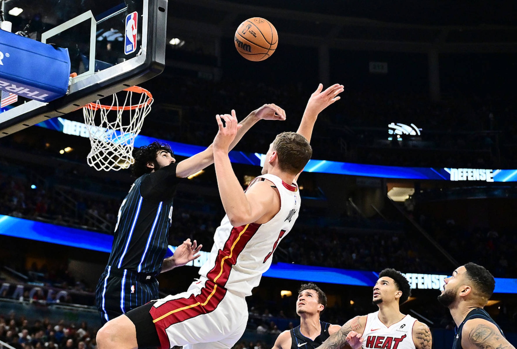 威金斯绝杀时刻,步行者点燃赛场,命运悬念迎来胜利! 威金斯绝杀时刻,步行者点燃赛场,命运悬念迎来胜利!